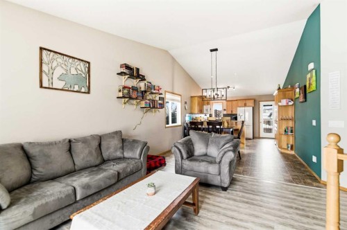 22 Mcdougall Close, Penhold, AB - Indoor Photo Showing Living Room