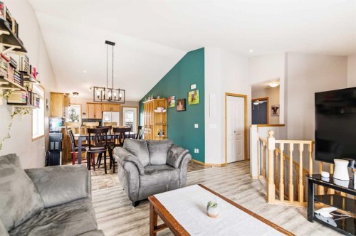 22 Mcdougall Close, Penhold, AB - Indoor Photo Showing Living Room