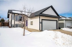 22 Mcdougall Close  Penhold, AB T0M 1R0