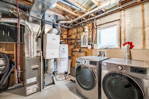 22 Mcdougall Close, Penhold, AB - Indoor Photo Showing Laundry Room