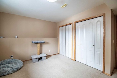 22 Mcdougall Close, Penhold, AB - Indoor Photo Showing Garage