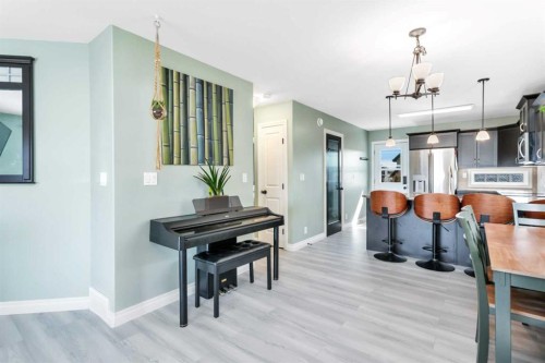 356 Kingston Drive, Red Deer, AB - Indoor Photo Showing Other Room