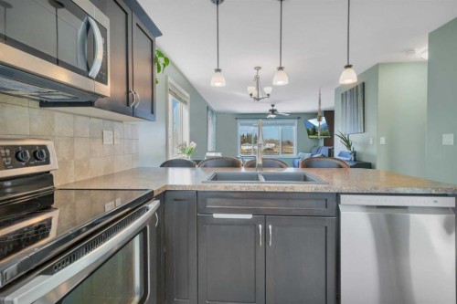 356 Kingston Drive, Red Deer, AB - Indoor Photo Showing Kitchen With Double Sink With Upgraded Kitchen