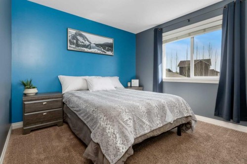 356 Kingston Drive, Red Deer, AB - Indoor Photo Showing Bedroom