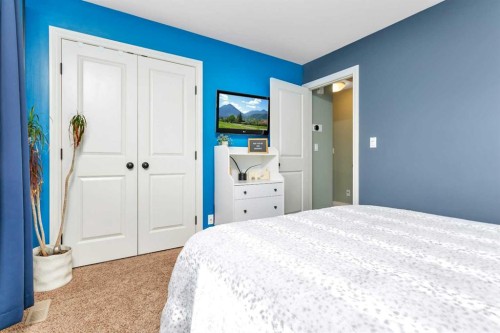 356 Kingston Drive, Red Deer, AB - Indoor Photo Showing Bedroom