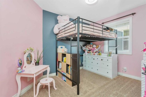 356 Kingston Drive, Red Deer, AB - Indoor Photo Showing Bedroom