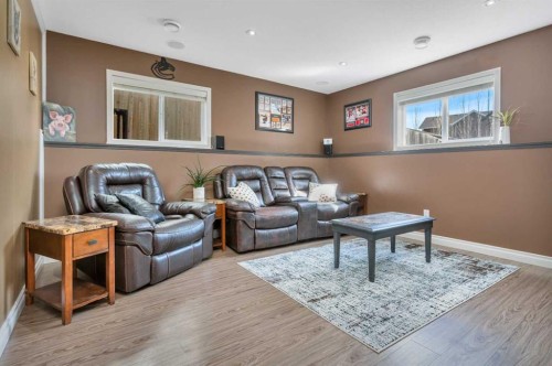 356 Kingston Drive, Red Deer, AB - Indoor Photo Showing Other Room