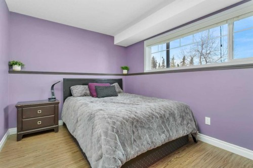 356 Kingston Drive, Red Deer, AB - Indoor Photo Showing Bedroom