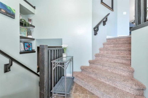 356 Kingston Drive, Red Deer, AB - Indoor Photo Showing Other Room