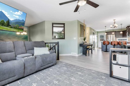 356 Kingston Drive, Red Deer, AB - Indoor Photo Showing Living Room