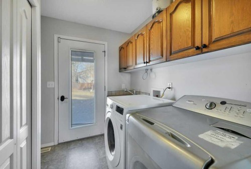 5317 50 Street, Bentley, AB - Indoor Photo Showing Laundry Room