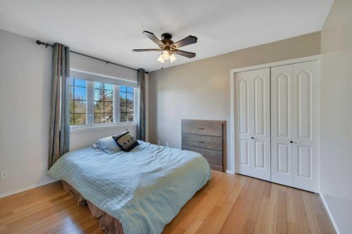 5317 50 Street, Bentley, AB - Indoor Photo Showing Bedroom