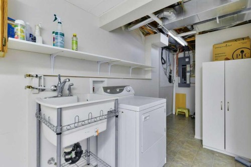 5317 50 Street, Bentley, AB - Indoor Photo Showing Laundry Room
