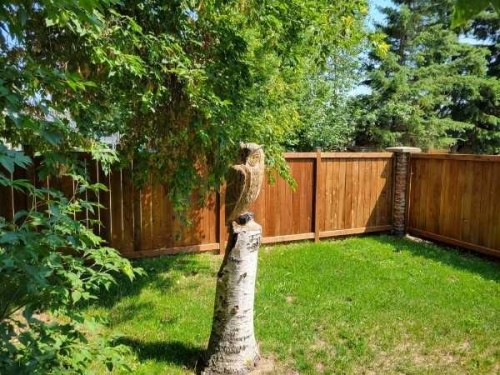 5317 50 Street, Bentley, AB - Outdoor
