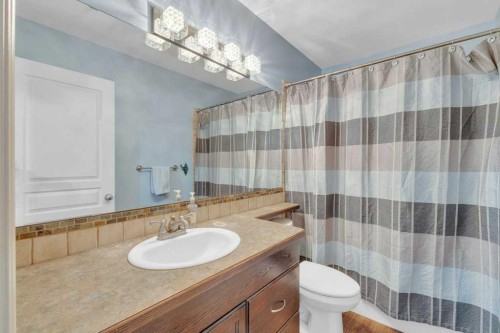 5645 Panorama Drive, Blackfalds, AB - Indoor Photo Showing Bathroom