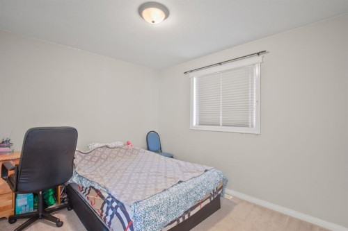 119 Ammeter Close, Red Deer, AB - Indoor Photo Showing Bedroom