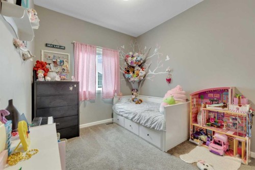 94 Mackenzie Crescent, Lacombe, AB - Indoor Photo Showing Bedroom