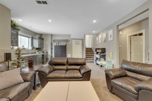 94 Mackenzie Crescent, Lacombe, AB - Indoor Photo Showing Living Room