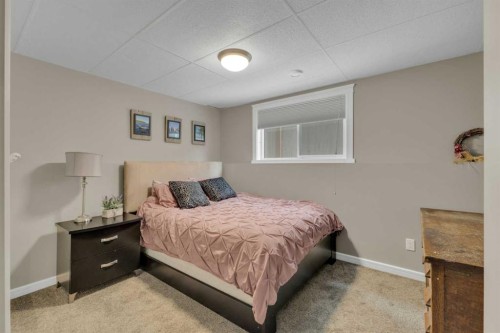 94 Mackenzie Crescent, Lacombe, AB - Indoor Photo Showing Bedroom