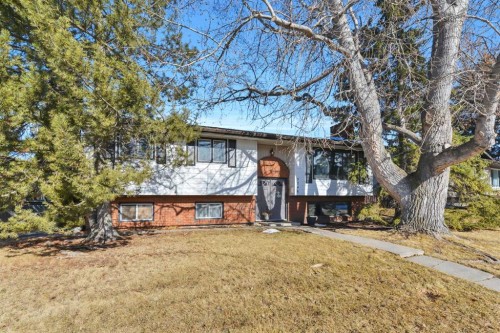 5248 37 Street  Innisfail, AB T4G 1G6