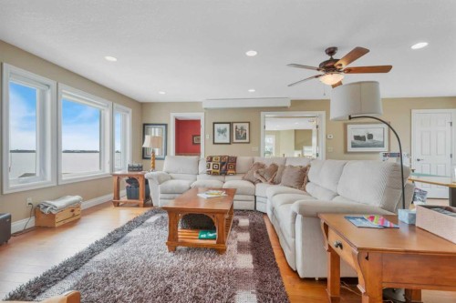 57-39408 Range Road 21, Rural Lacombe County, AB - Indoor Photo Showing Living Room