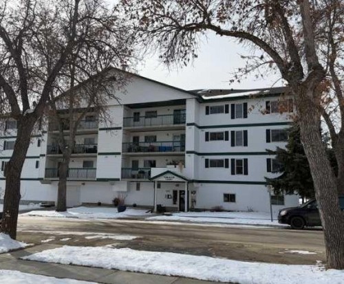 #206-5007 52 Avenue, Ponoka, AB 