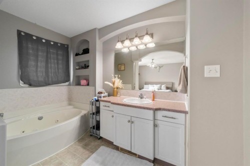 52 Elliott Drive, Camrose, AB - Indoor Photo Showing Bathroom