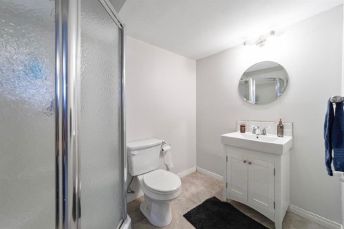 52 Elliott Drive, Camrose, AB - Indoor Photo Showing Bathroom