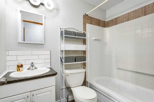 9 Cardinal Avenue, Red Deer, AB - Indoor Photo Showing Bathroom