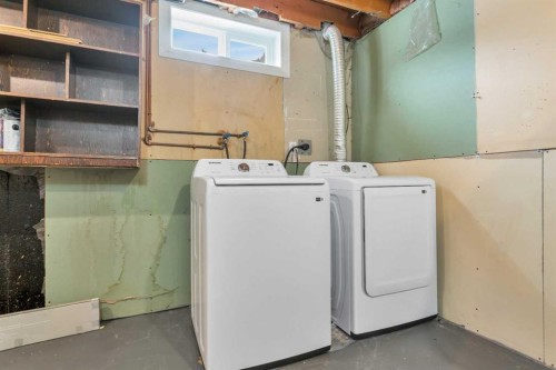 9 Cardinal Avenue, Red Deer, AB - Indoor Photo Showing Laundry Room
