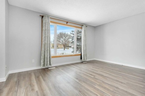 9 Cardinal Avenue, Red Deer, AB - Indoor Photo Showing Other Room