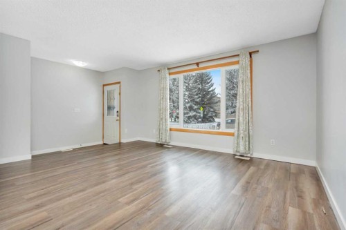 9 Cardinal Avenue, Red Deer, AB - Indoor Photo Showing Other Room