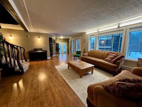 19438 Twp Rd 430, Rural Camrose County, AB - Indoor Photo Showing Living Room