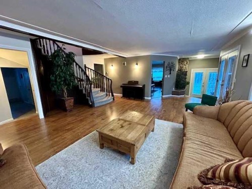 19438 Twp Rd 430, Rural Camrose County, AB - Indoor Photo Showing Living Room