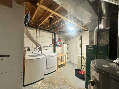 3905 52 Avenue, Ponoka, AB - Indoor Photo Showing Laundry Room