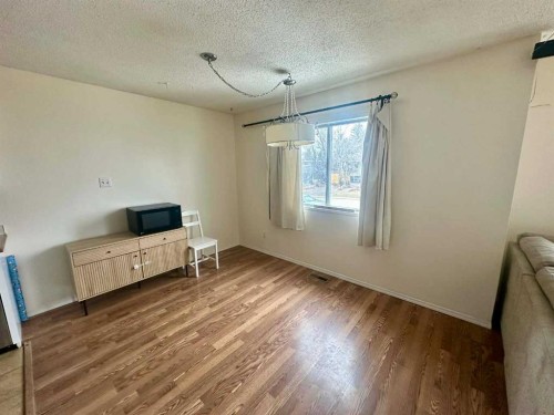 3905 52 Avenue, Ponoka, AB - Indoor Photo Showing Other Room