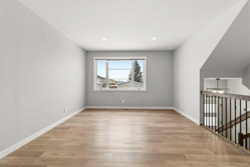 4307 48 Avenue, Sylvan Lake, AB - Indoor Photo Showing Other Room