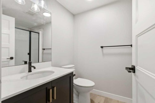 4307 48 Avenue, Sylvan Lake, AB - Indoor Photo Showing Bathroom