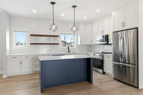 4307 48 Avenue, Sylvan Lake, AB - Indoor Photo Showing Kitchen With Upgraded Kitchen