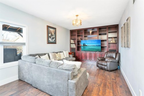 85 Hathaway Lane, Lacombe, AB - Indoor Photo Showing Living Room