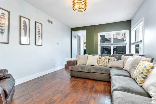 85 Hathaway Lane, Lacombe, AB - Indoor Photo Showing Living Room
