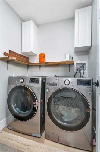 85 Hathaway Lane, Lacombe, AB - Indoor Photo Showing Laundry Room