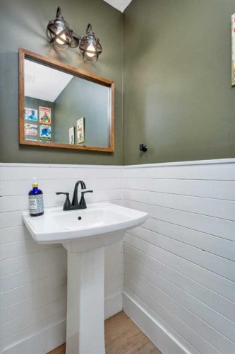 85 Hathaway Lane, Lacombe, AB - Indoor Photo Showing Bathroom