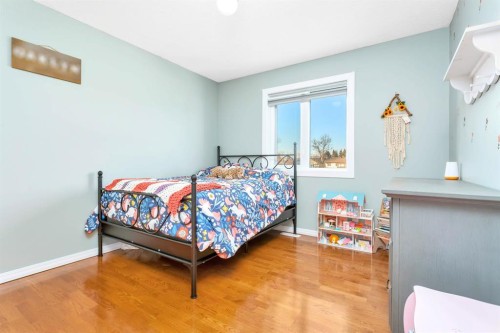 85 Hathaway Lane, Lacombe, AB - Indoor Photo Showing Bedroom