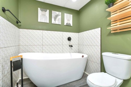 85 Hathaway Lane, Lacombe, AB - Indoor Photo Showing Bathroom