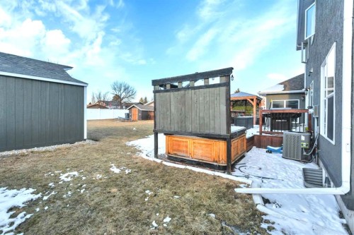 85 Hathaway Lane, Lacombe, AB - Outdoor With Exterior