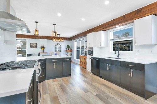 85 Hathaway Lane, Lacombe, AB - Indoor Photo Showing Kitchen With Upgraded Kitchen