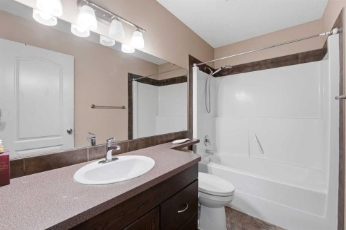 28 Ibbotson Close, Red Deer, AB - Indoor Photo Showing Bathroom