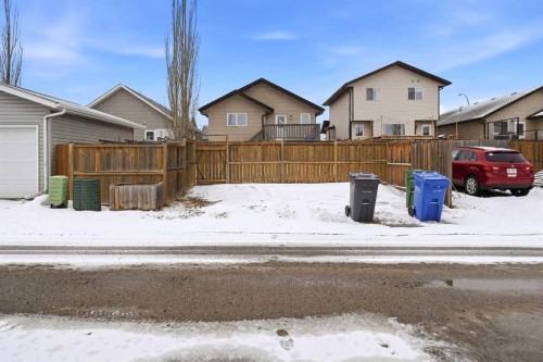 28 Ibbotson Close, Red Deer, AB - Outdoor