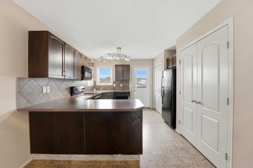 28 Ibbotson Close, Red Deer, AB - Indoor Photo Showing Kitchen